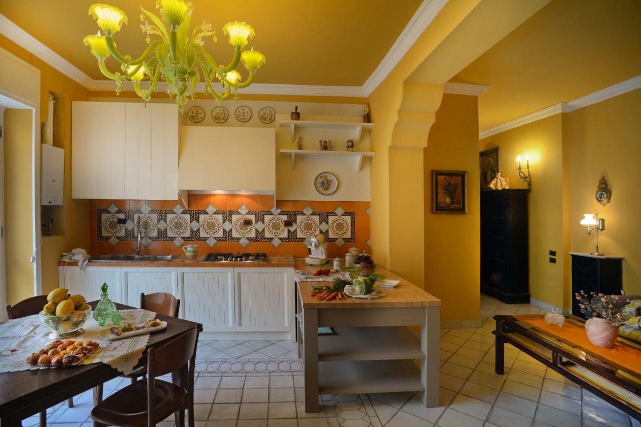 Donna Filomena Casa Vacanza Di Charme サレルノ エクステリア 写真